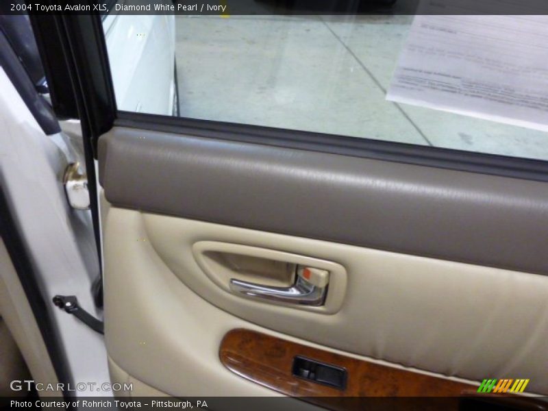 Diamond White Pearl / Ivory 2004 Toyota Avalon XLS