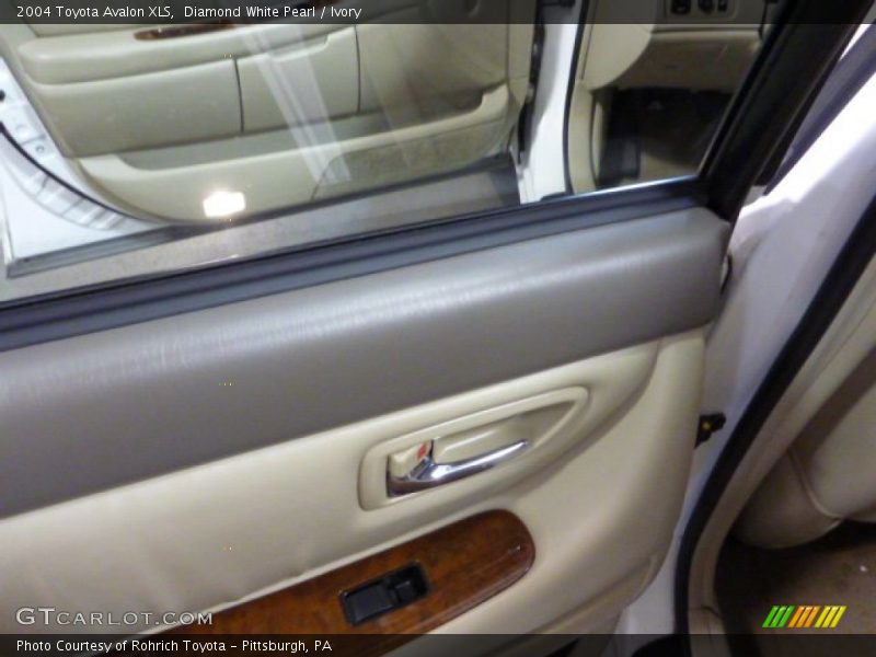 Diamond White Pearl / Ivory 2004 Toyota Avalon XLS