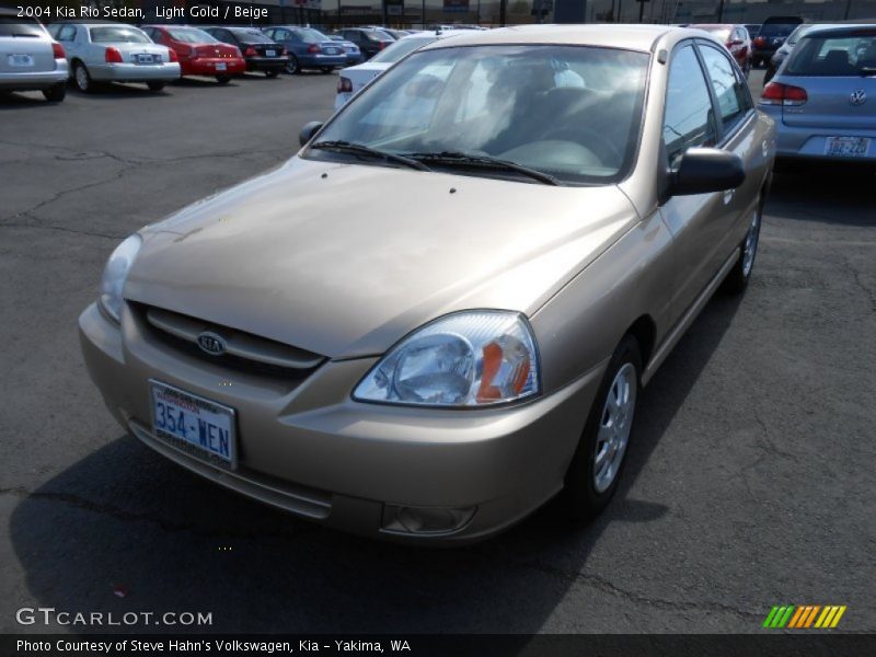 Light Gold / Beige 2004 Kia Rio Sedan