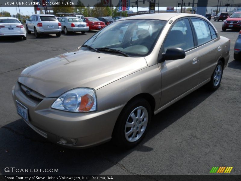 Front 3/4 View of 2004 Rio Sedan