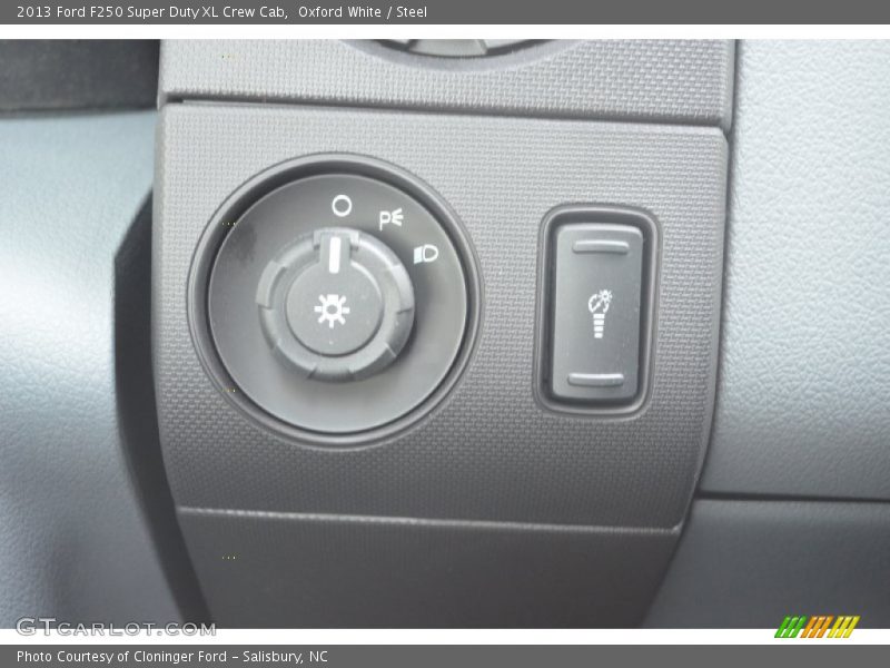 Controls of 2013 F250 Super Duty XL Crew Cab