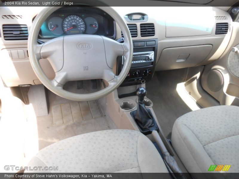 Dashboard of 2004 Rio Sedan