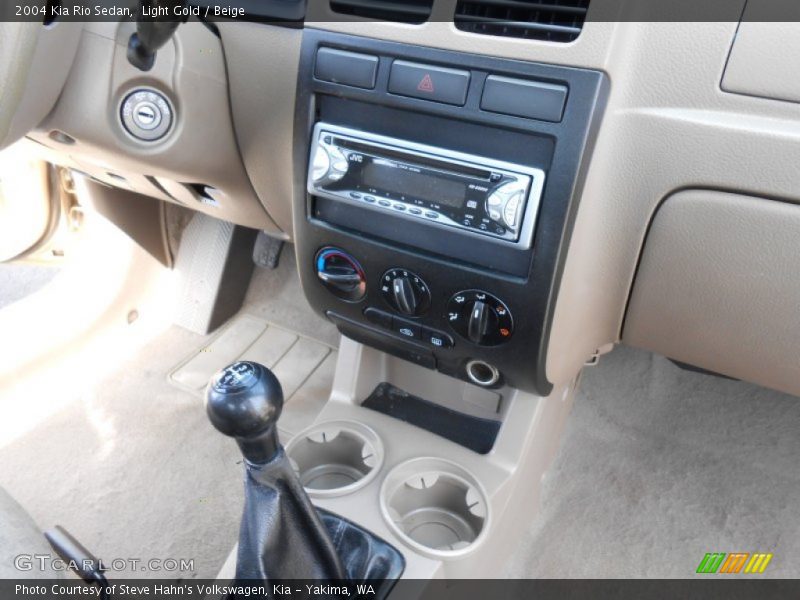 Light Gold / Beige 2004 Kia Rio Sedan