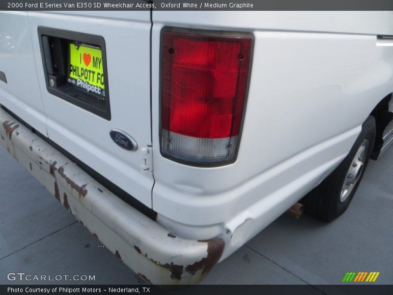 Oxford White / Medium Graphite 2000 Ford E Series Van E350 SD Wheelchair Access