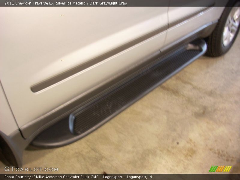 Silver Ice Metallic / Dark Gray/Light Gray 2011 Chevrolet Traverse LS