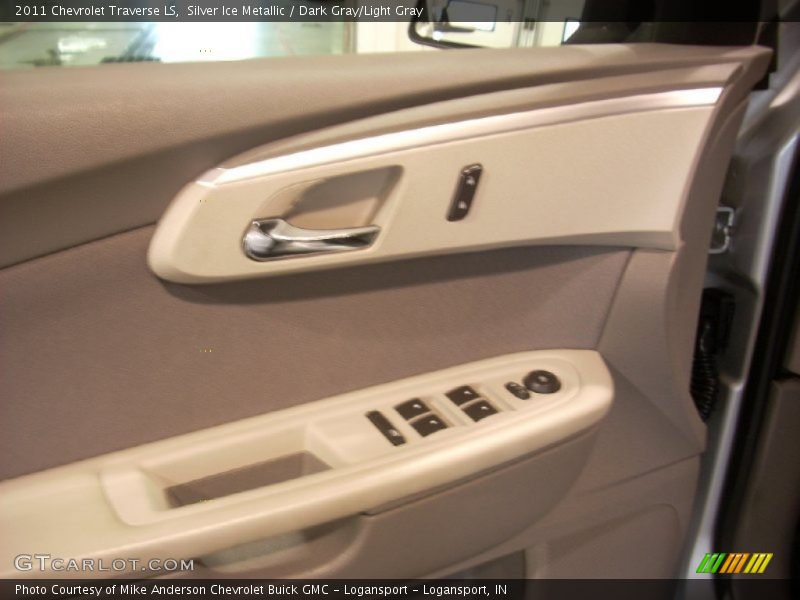 Silver Ice Metallic / Dark Gray/Light Gray 2011 Chevrolet Traverse LS