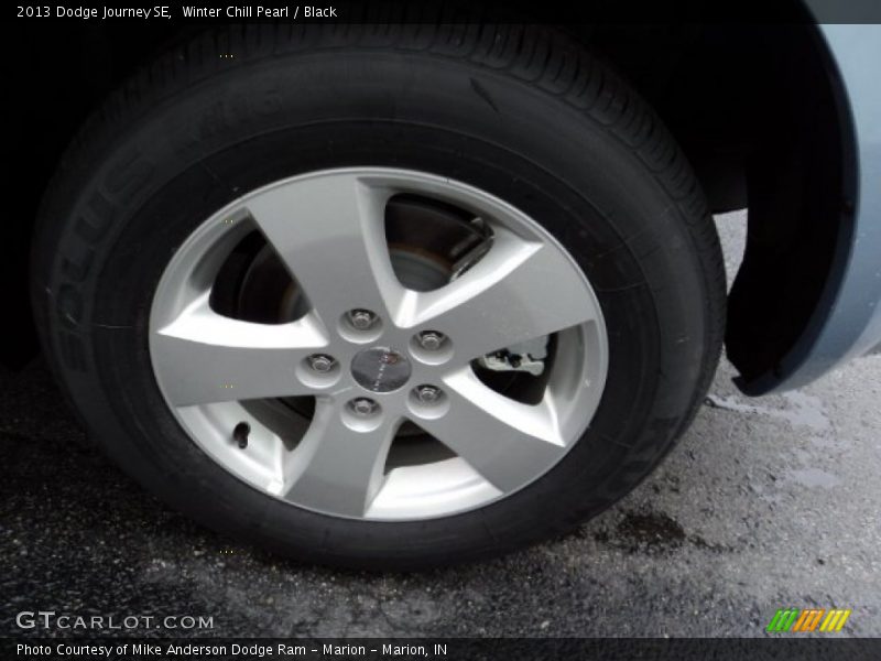 Winter Chill Pearl / Black 2013 Dodge Journey SE