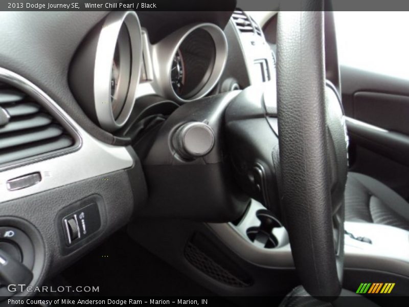 Winter Chill Pearl / Black 2013 Dodge Journey SE