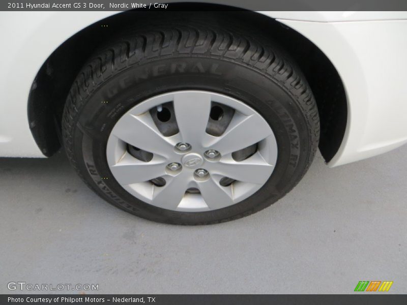 Nordic White / Gray 2011 Hyundai Accent GS 3 Door