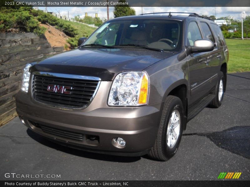 Front 3/4 View of 2013 Yukon SLE