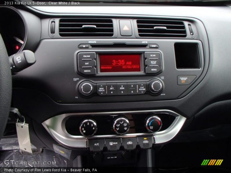 Clear White / Black 2013 Kia Rio LX 5-Door