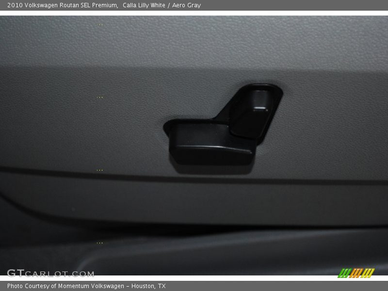 Calla Lilly White / Aero Gray 2010 Volkswagen Routan SEL Premium