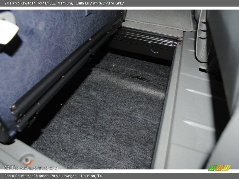 Calla Lilly White / Aero Gray 2010 Volkswagen Routan SEL Premium