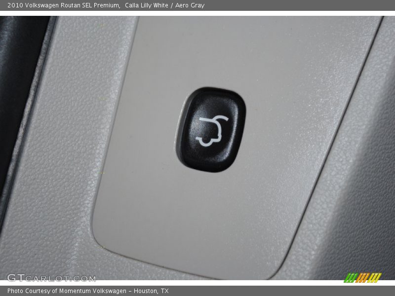Calla Lilly White / Aero Gray 2010 Volkswagen Routan SEL Premium