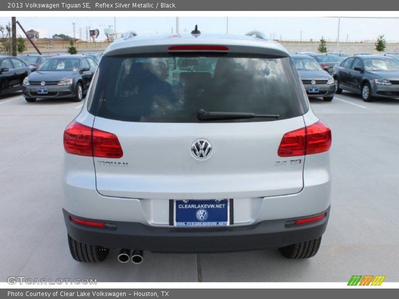 Reflex Silver Metallic / Black 2013 Volkswagen Tiguan SE