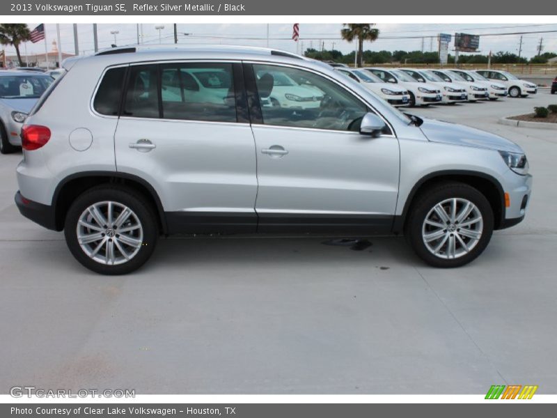 Reflex Silver Metallic / Black 2013 Volkswagen Tiguan SE