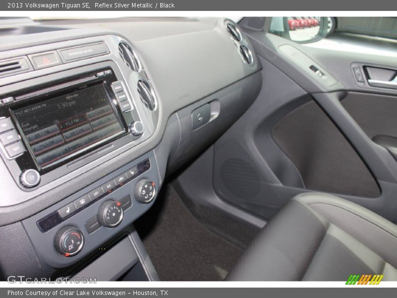 Reflex Silver Metallic / Black 2013 Volkswagen Tiguan SE