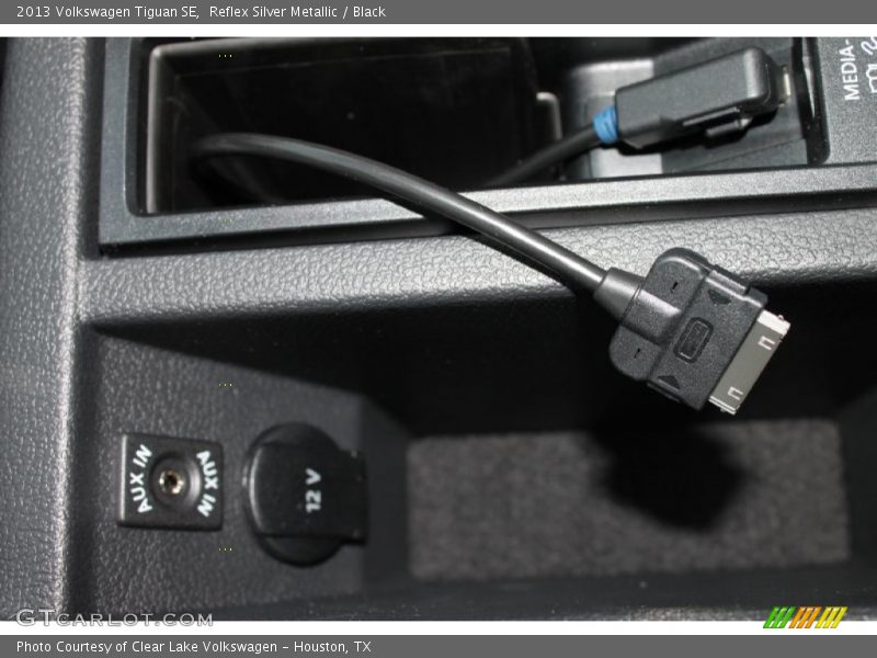 Reflex Silver Metallic / Black 2013 Volkswagen Tiguan SE