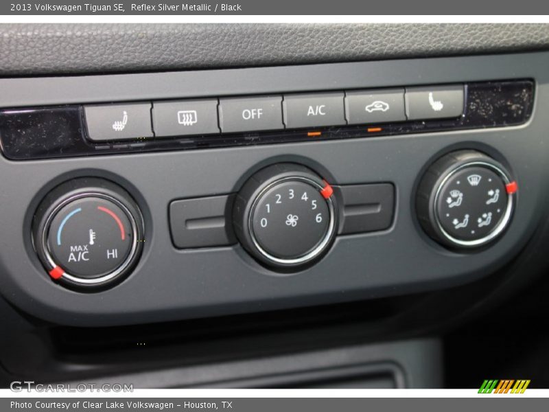 Reflex Silver Metallic / Black 2013 Volkswagen Tiguan SE