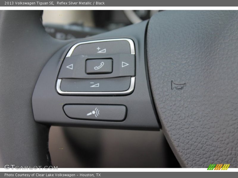 Reflex Silver Metallic / Black 2013 Volkswagen Tiguan SE