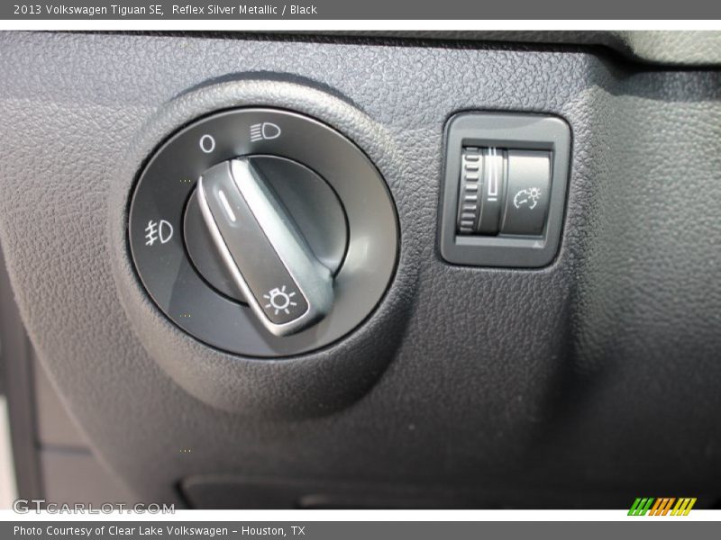 Reflex Silver Metallic / Black 2013 Volkswagen Tiguan SE