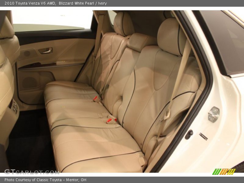 Blizzard White Pearl / Ivory 2010 Toyota Venza V6 AWD