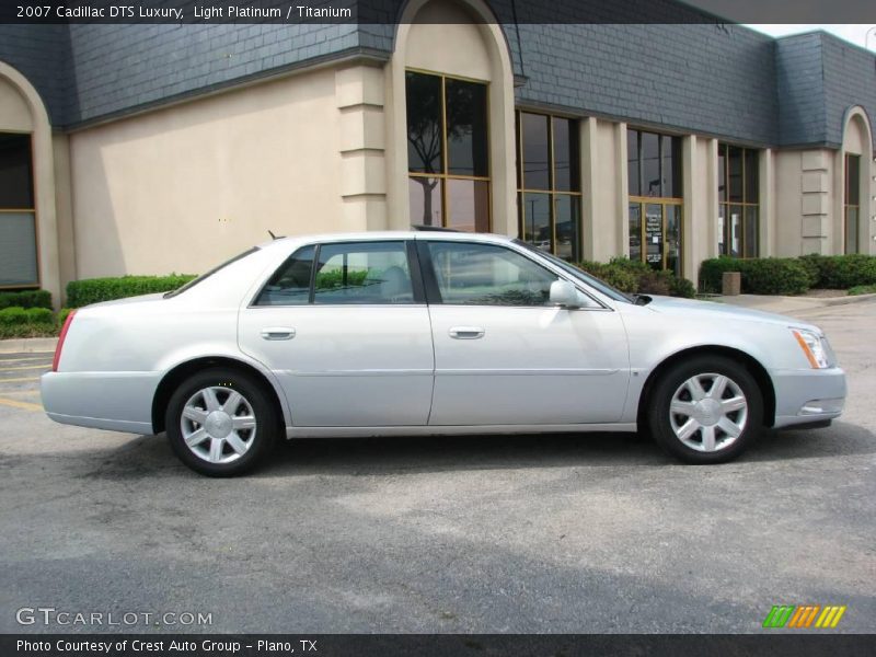 Light Platinum / Titanium 2007 Cadillac DTS Luxury