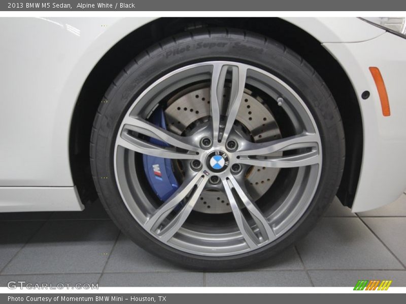 Alpine White / Black 2013 BMW M5 Sedan