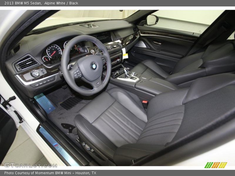 Alpine White / Black 2013 BMW M5 Sedan