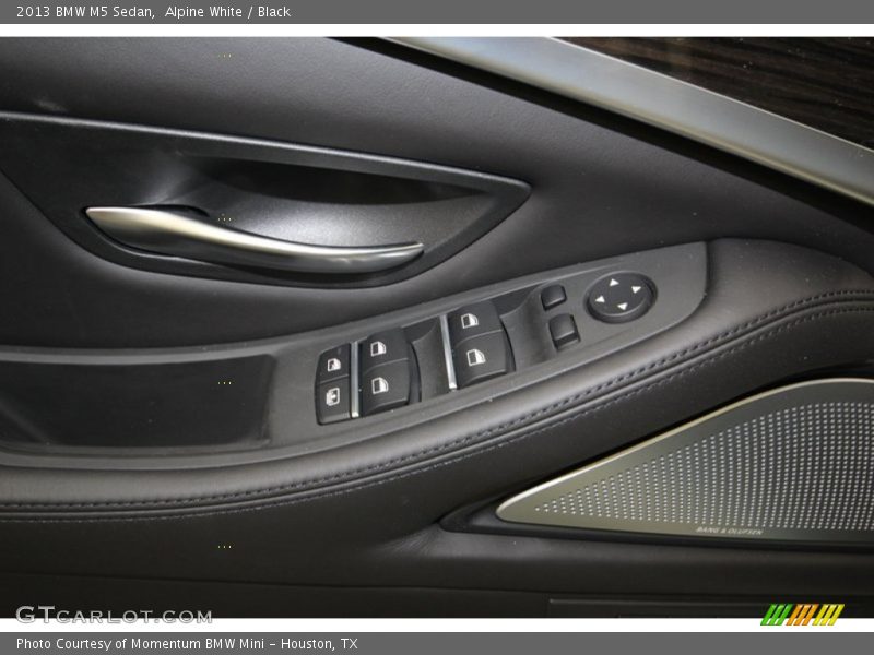 Alpine White / Black 2013 BMW M5 Sedan