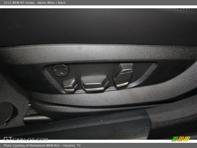 Alpine White / Black 2013 BMW M5 Sedan