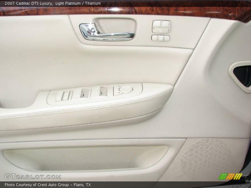 Light Platinum / Titanium 2007 Cadillac DTS Luxury