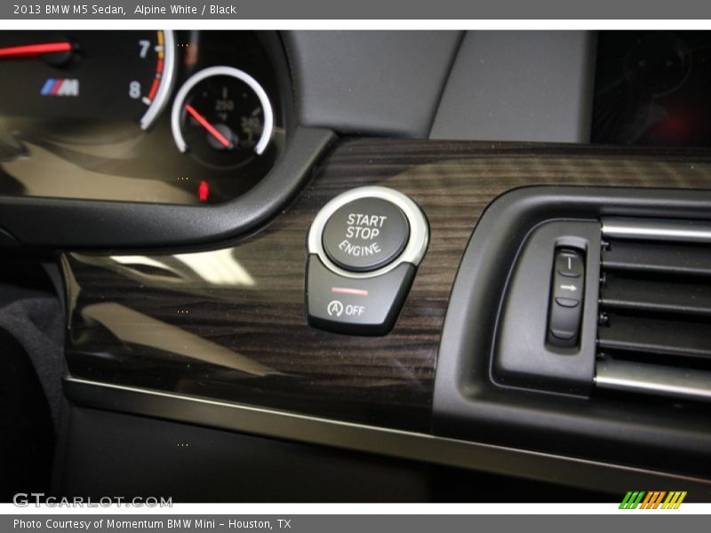 Alpine White / Black 2013 BMW M5 Sedan