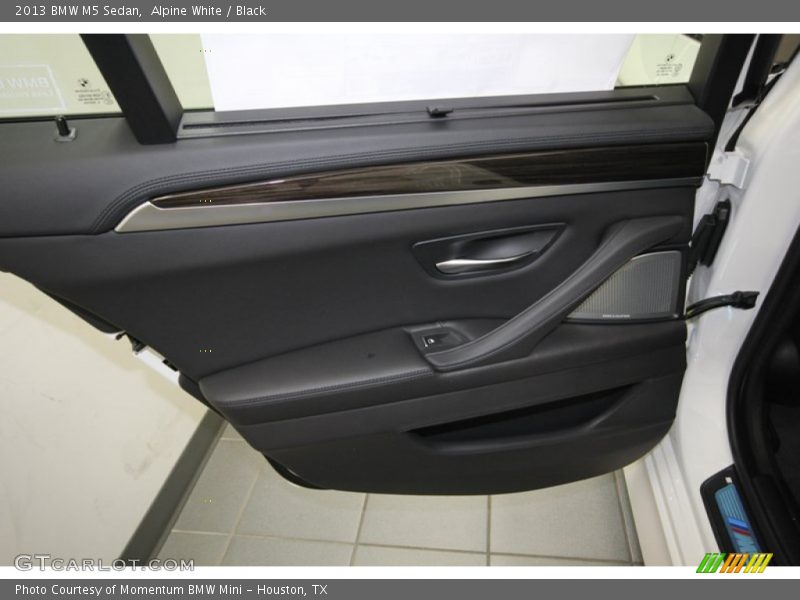 Alpine White / Black 2013 BMW M5 Sedan