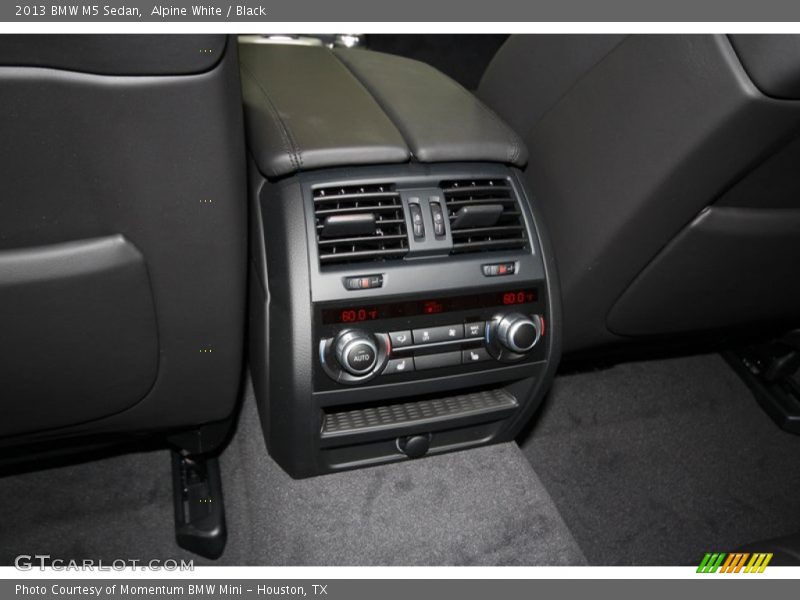 Alpine White / Black 2013 BMW M5 Sedan