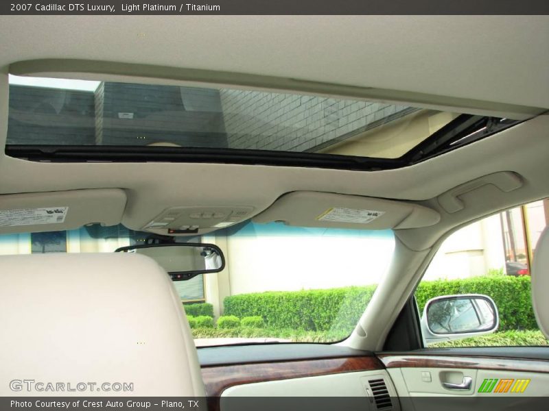 Light Platinum / Titanium 2007 Cadillac DTS Luxury