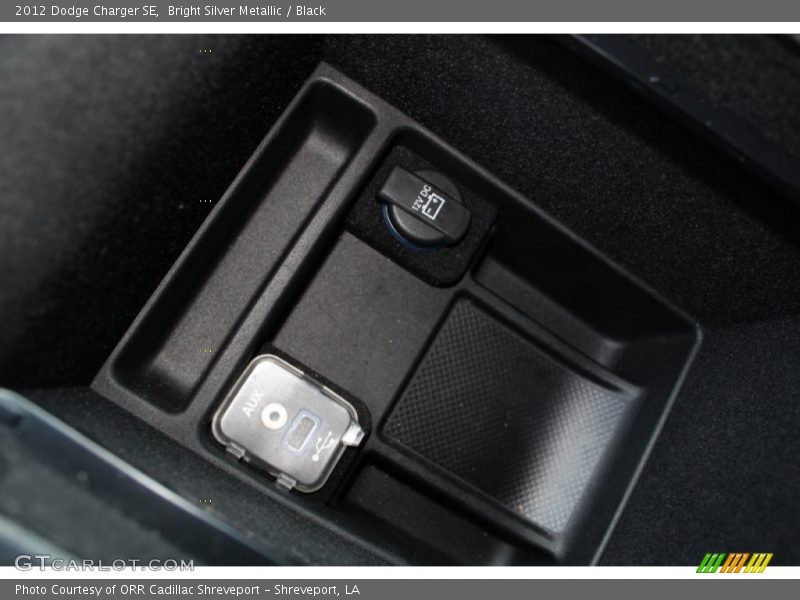 Bright Silver Metallic / Black 2012 Dodge Charger SE