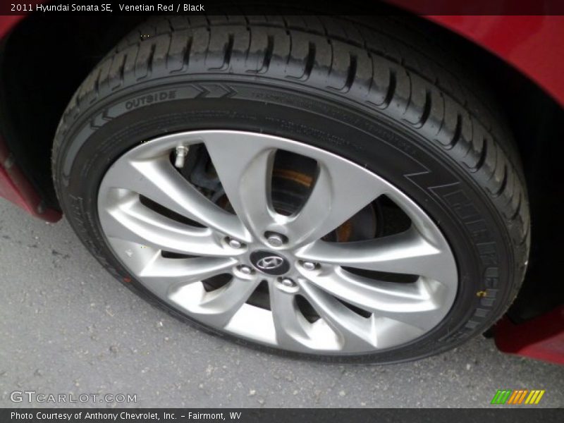 Venetian Red / Black 2011 Hyundai Sonata SE