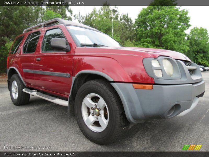 Front 3/4 View of 2004 Xterra SE