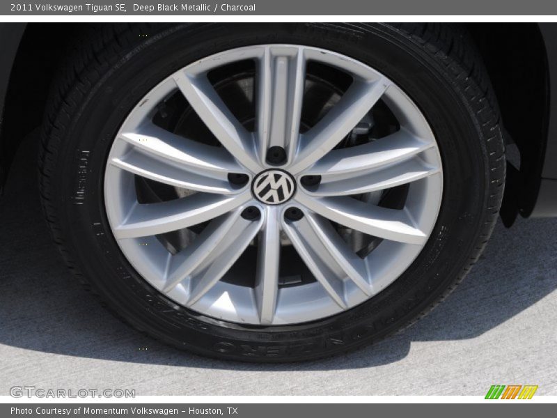 Deep Black Metallic / Charcoal 2011 Volkswagen Tiguan SE