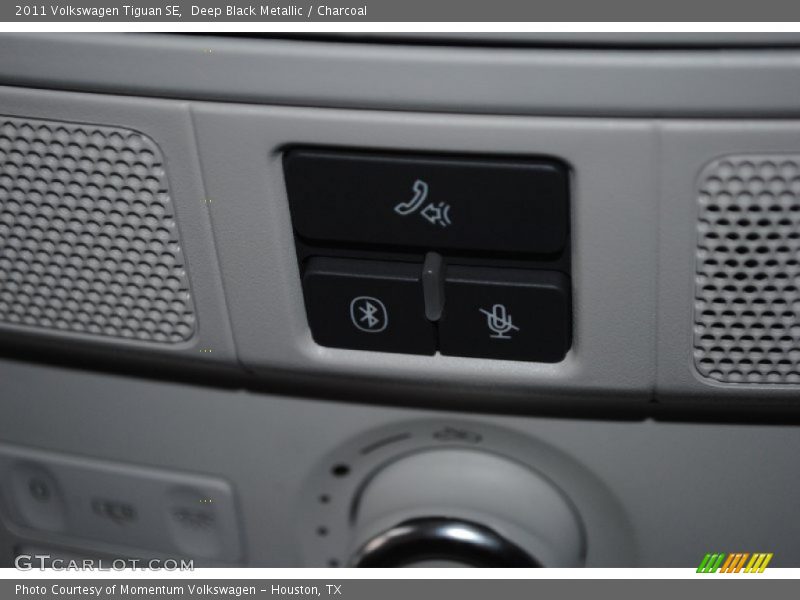 Deep Black Metallic / Charcoal 2011 Volkswagen Tiguan SE
