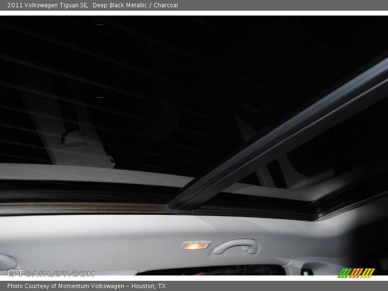 Deep Black Metallic / Charcoal 2011 Volkswagen Tiguan SE