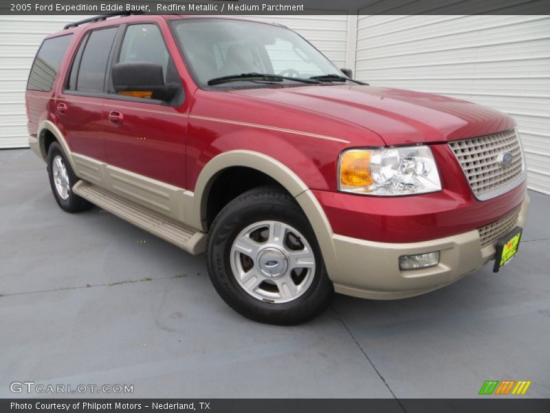 Front 3/4 View of 2005 Expedition Eddie Bauer