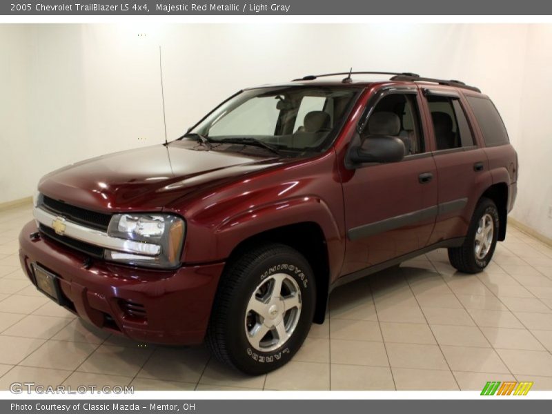 Front 3/4 View of 2005 TrailBlazer LS 4x4