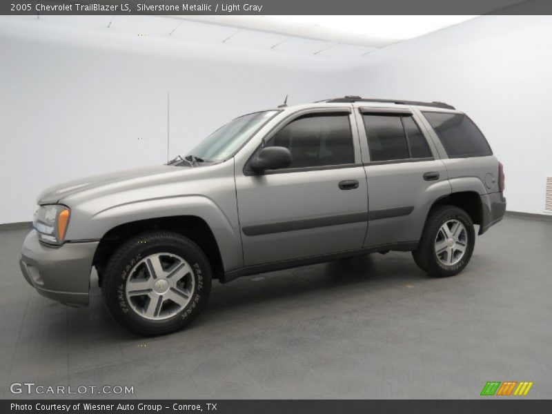 Front 3/4 View of 2005 TrailBlazer LS