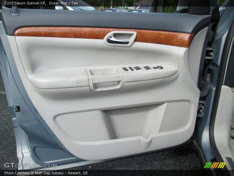 Ocean Mist / Tan 2007 Saturn Outlook XR