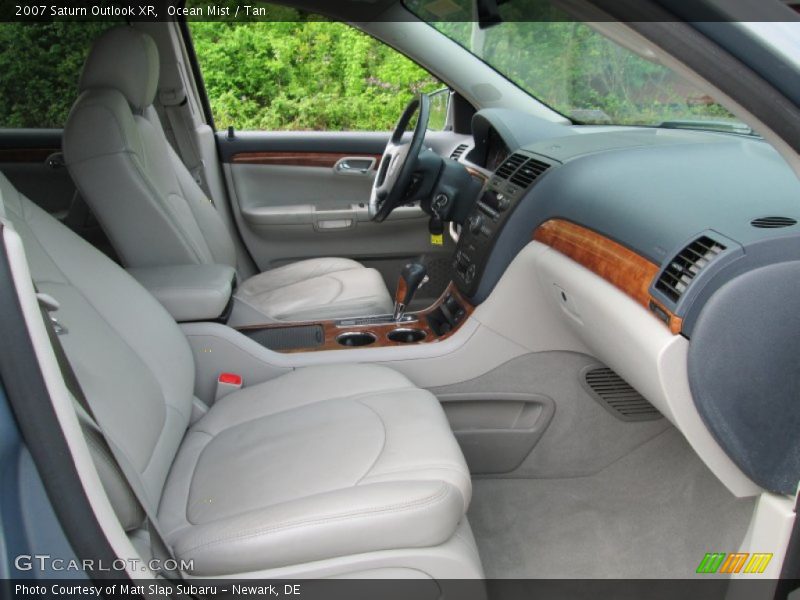Ocean Mist / Tan 2007 Saturn Outlook XR