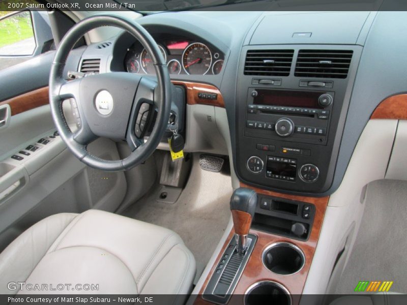 Ocean Mist / Tan 2007 Saturn Outlook XR