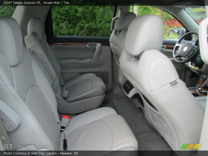 Ocean Mist / Tan 2007 Saturn Outlook XR