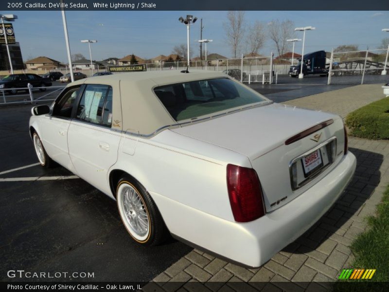 White Lightning / Shale 2005 Cadillac DeVille Sedan